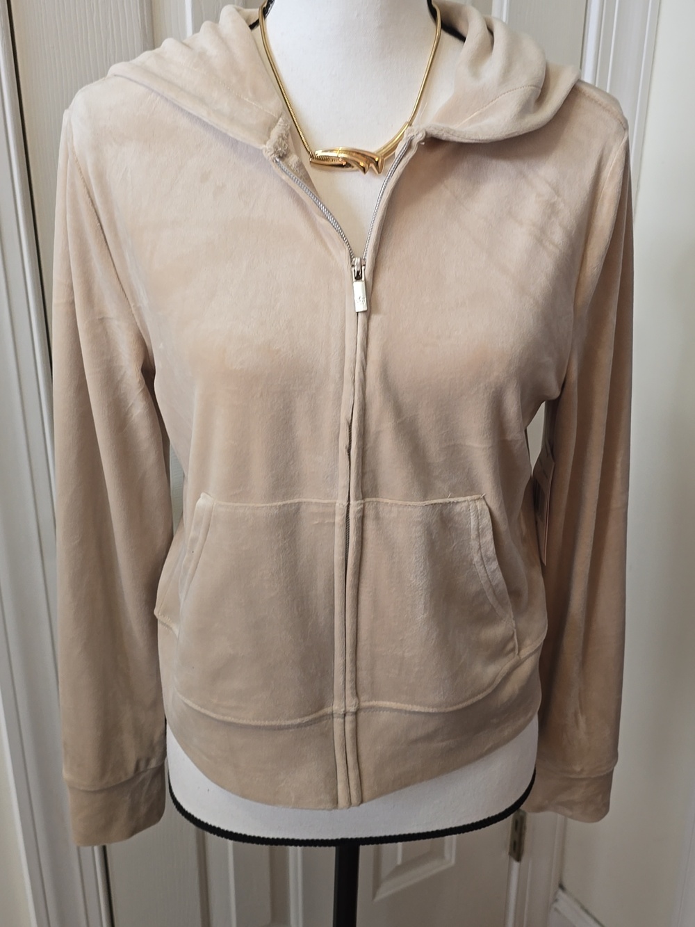 JUICY COUTURE WOMEN'S JUNIOR TAN LONG SLEEVE VELVETEEN HOODIE SIZE MEDIUM